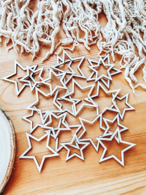 Baza obręcz - drewniana gwiazda 10szt (4,5+6cm)