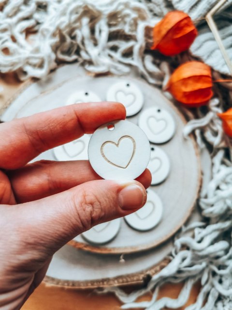 Zawieszka 3cm (10szt) - serduszka (12 wzorów)