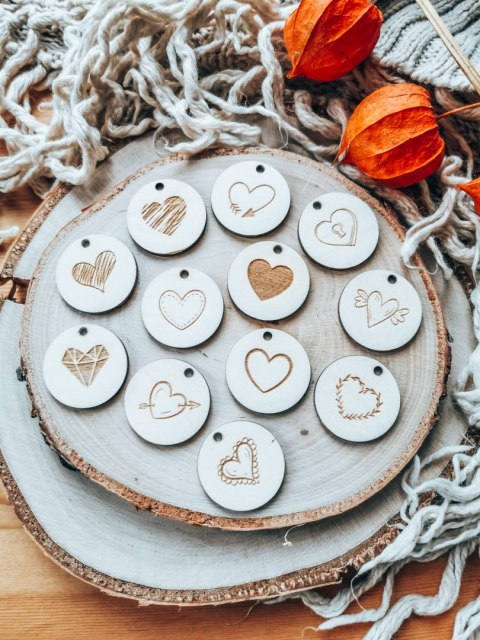 Zawieszka 3cm (10szt) - serduszka (12 wzorów)