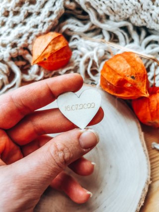 DATA - (1szt) SERDUSZKO 3/4/5cm - - - (serduszka, serce, serca z datą)