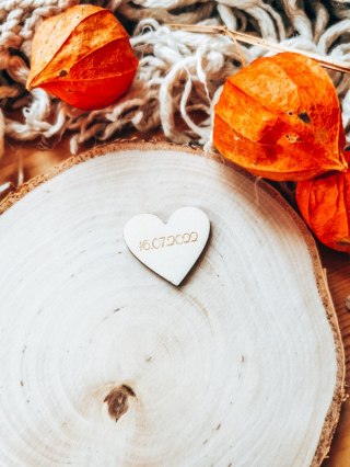 DATA - (1szt) SERDUSZKO 3/4/5cm - - - (serduszka, serce, serca z datą)