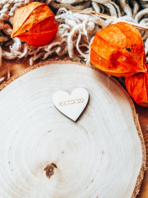 DATA - (1szt) SERDUSZKO 3/4/5cm - - - (serduszka, serce, serca z datą)