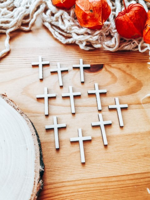 DEKOR 010 krzyż 3cm (10szt) - wzór 1 (DK-009)