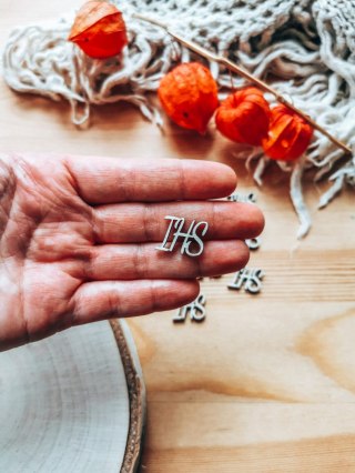 DEKOR IHS 2cm (10szt) - wzór 2 (DK-011)