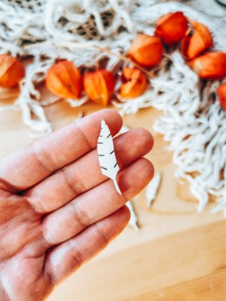 DEKOR pióro 3-5cm (10szt) - wzór 1 (DK-034)