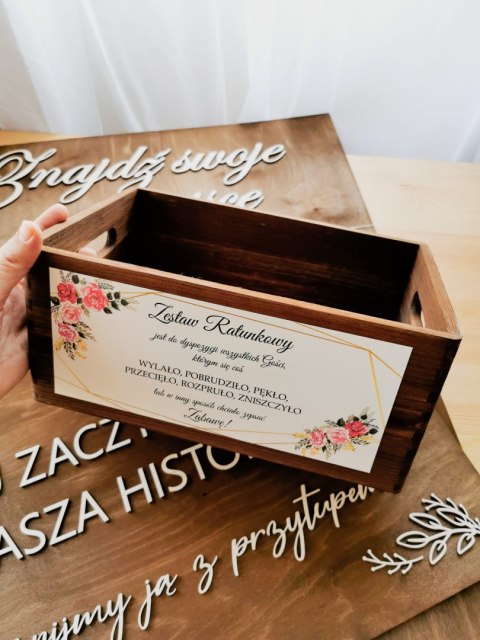 Koszyk Ratunkowy - skrzynka z napisem na papierze ozdobnym