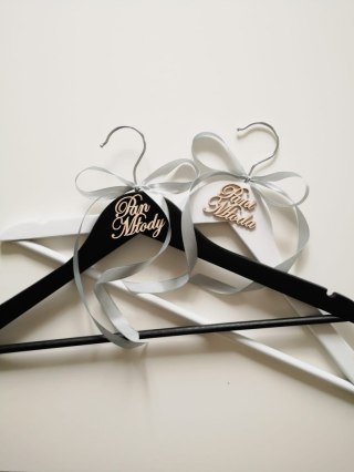 Wieszaki ślubne z napisem 3d - biały i czarny