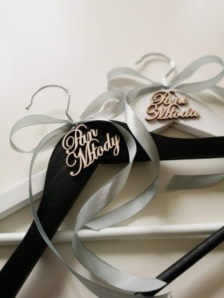 Wieszaki ślubne z napisem 3d - biały i czarny