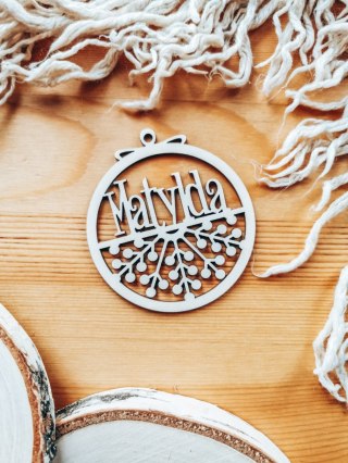 Bombka z imieniem - AŻUR 04 - Wycięte imię - - - (dowolny tekst, imienna, imienne bombki i zawieszki firmowe z LOGO)