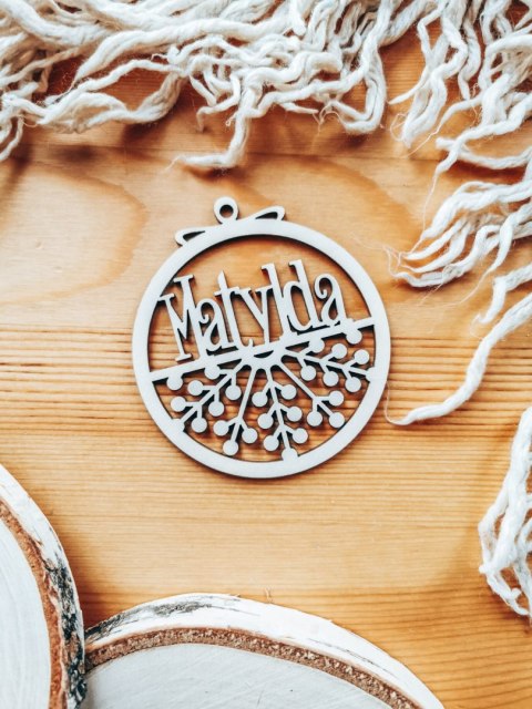 Bombka z imieniem - AŻUR 04 - Wycięte imię - - - (dowolny tekst, imienna, imienne bombki i zawieszki firmowe z LOGO)