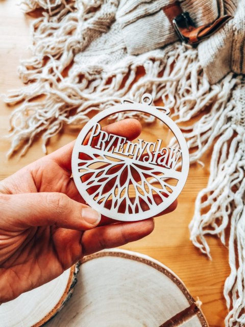 Bombka z imieniem - AŻUR 05 - Wycięte imię - - - (dowolny tekst, imienna, imienne bombki i zawieszki firmowe z LOGO)