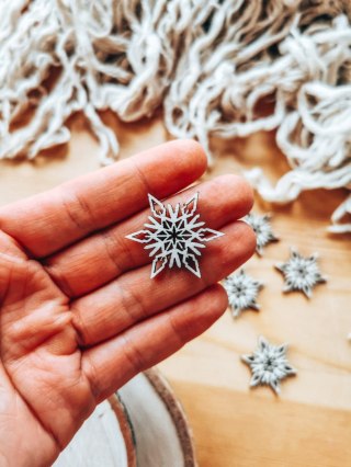 DEKOR śnieżynka 3-5cm (5szt) - wzór 4 (DK-043)