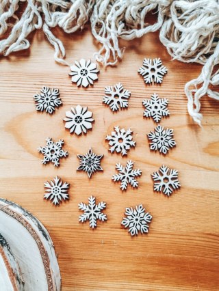 DEKOR śnieżynka AA LOSOWY MIX 3cm (15szt) - (DK-039)