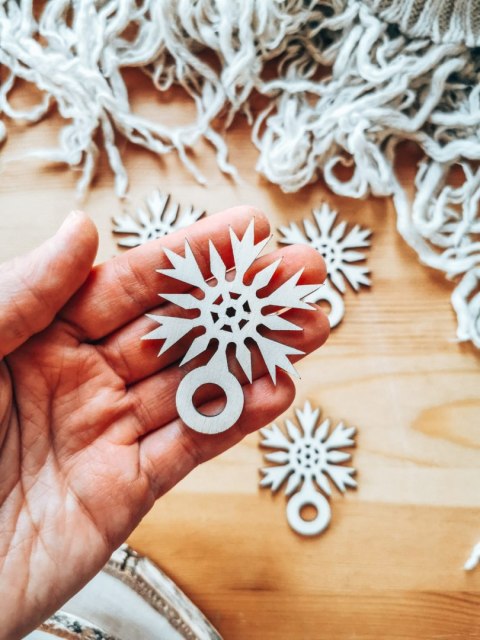 Gwiazda do choinki z makramy (5cm) (5szt) - wzór 09 - - - (gwiazdka gwiazdki na choinkę, baza do bombki bombka zawieszki zawiesz