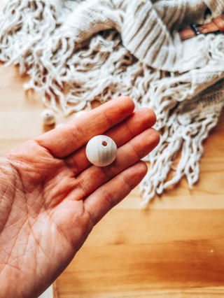 Korale drewniane 10mm (10szt) z dziurką - (koralik na głowę głowa aniołka anioł aniołek)