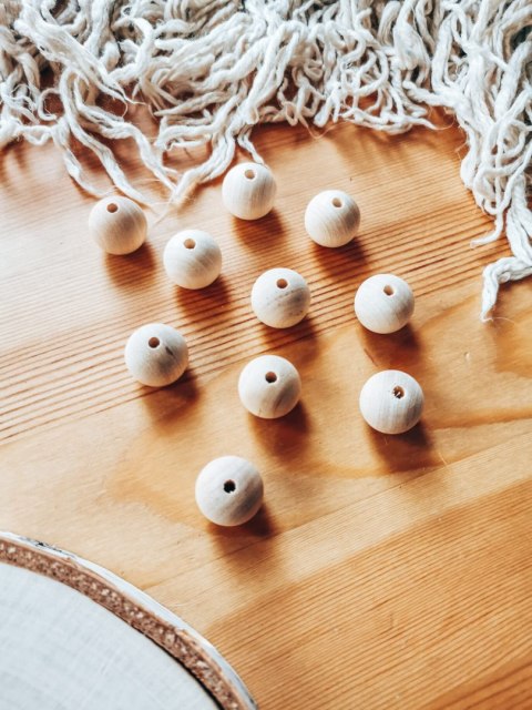 Korale drewniane 10mm (10szt) z dziurką - (koralik na głowę głowa aniołka anioł aniołek)