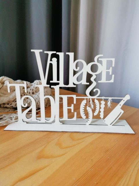 Napis na stół 30-60cm (1szt) - Village Table z tasakiem (9 czcionek) - (napis stojący na wiejski stół)