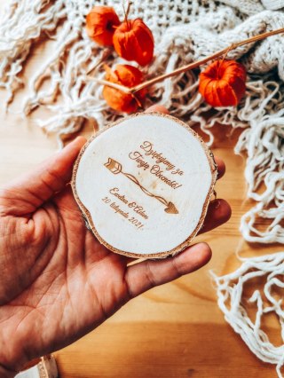 Podziękowanie MAGNES (5 wzorów) - LOVELY - na plastrze brzozy (podziękowanie ślubne dla gości, prezent)