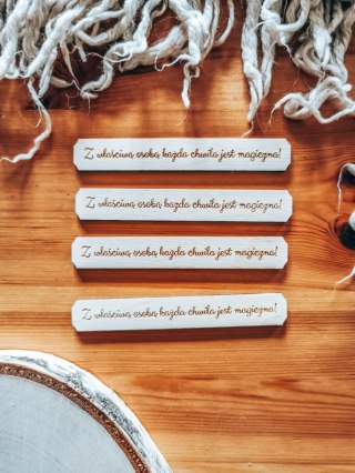 Z właściwą osobą... - TABLICZKA (4szt) 10cm/12cm/14cm (8 wzorów) - - - (na Walentynki Ślub Podziękowanie)