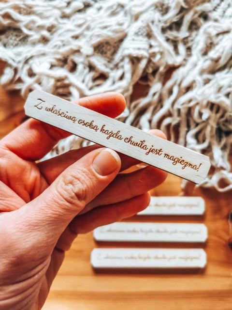 Z właściwą osobą... - TABLICZKA (4szt) 10cm/12cm/14cm (8 wzorów) - - - (na Walentynki Ślub Podziękowanie)