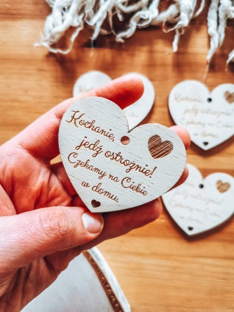 Zawieszka do samochodu (4szt) 6,5cm - Jedź ostrożnie, czekamy - - - (serce, zawieszka samochodowa)