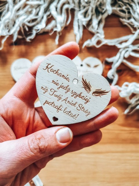 Zawieszka do samochodu (4szt) 6,5cm - Nie jedź szybciej niż Anioł Stróż - - - (serce, zawieszka samochodowa)