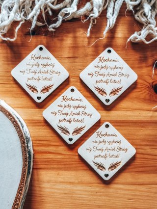 Zawieszka do samochodu (4szt) 6,5cm - Nie jedź szybciej niż Anioł - - - (romb, zawieszka samochodowa)