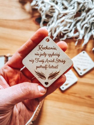 Zawieszka do samochodu (4szt) 6,5cm - Nie jedź szybciej niż Anioł - - - (romb, zawieszka samochodowa)