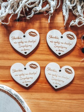 Zawieszka do samochodu (4szt) 6,5cm - Skarbie, zaszalejemy w domu - - - (serce, zawieszka samochodowa, nie szalej na drodze)