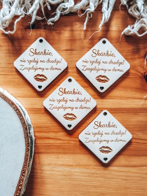 Zawieszka do samochodu (4szt) 6,5cm - Zaszalejemy w domu - - - (romb, zawieszka samochodowa)