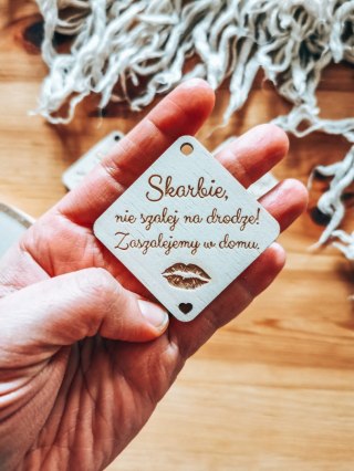 Zawieszka do samochodu (4szt) 6,5cm - Zaszalejemy w domu - - - (romb, zawieszka samochodowa)