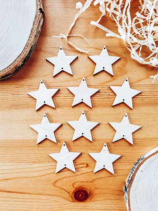 Zawieszka na choinkę - gwiazda 5cm z małymi dziurkami (10szt) - baza do zawieszki, breloczka (do breloka breloczek Gwiazdka Boże