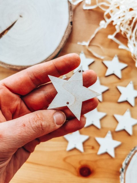 Zawieszka na choinkę - gwiazda 5cm z małymi dziurkami (10szt) - baza do zawieszki, breloczka (do breloka breloczek Gwiazdka Boże