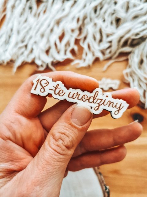 18 urodziny - TABLICZKA po obrysie (3szt) wys. 2cm (8 wzorów) - - - (18-stka osiemnastka)
