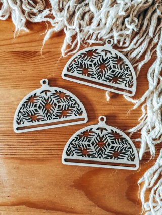 Bombka PÓŁOKRĄGŁA (3szt) - AŻUR 01 - - - (półbombka, połówka, Wesołych Świąt, zawieszka na choinkę)