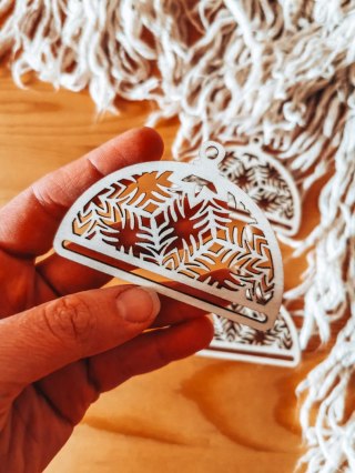 Bombka PÓŁOKRĄGŁA (3szt) - AŻUR 01 - - - (półbombka, połówka, Wesołych Świąt, zawieszka na choinkę)