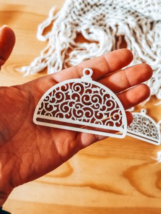 Bombka PÓŁOKRĄGŁA (3szt) - AŻUR 03 - - - (półbombka, połówka, Wesołych Świąt, zawieszka na choinkę)