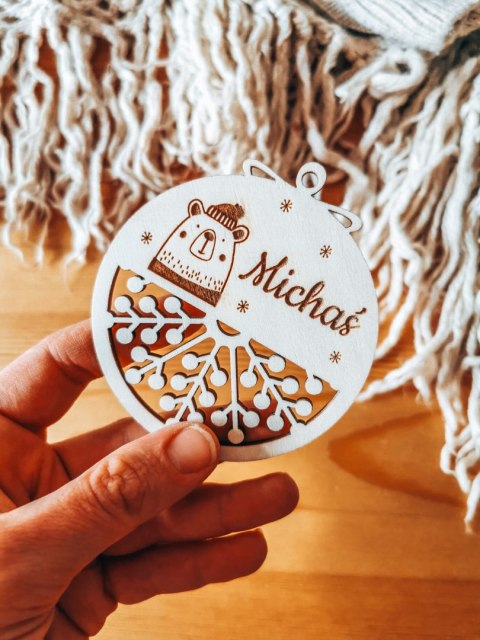 Bombka z imieniem - AŻUR 04 - Miś - - - (dowolny tekst, imienna, imienne bombki i zawieszki firmowe z LOGO)