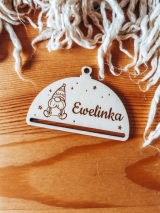 Bombka z imieniem - PÓŁOKRĄGŁA - Skrzat Świąteczny 01 - - - (dowolny tekst, imienna, imienne bombki i zawieszki firmowe z LOGO)