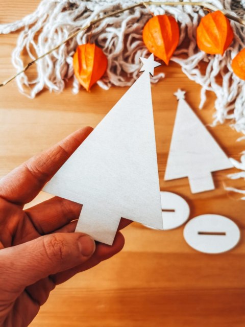 CHOINKA 01 - figurka z podstawką (2szt) (10cm) - do ozdabiania