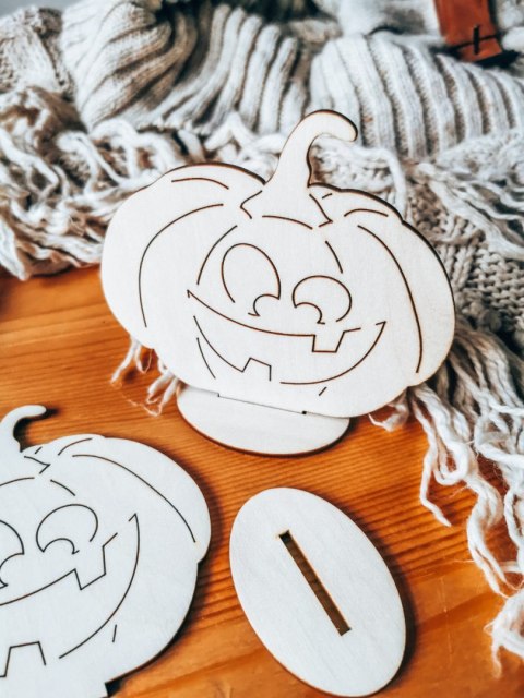 DYNIA 01 z uśmiechem 01 - figurka z podstawką (2szt) (10cm) - do ozdabiania