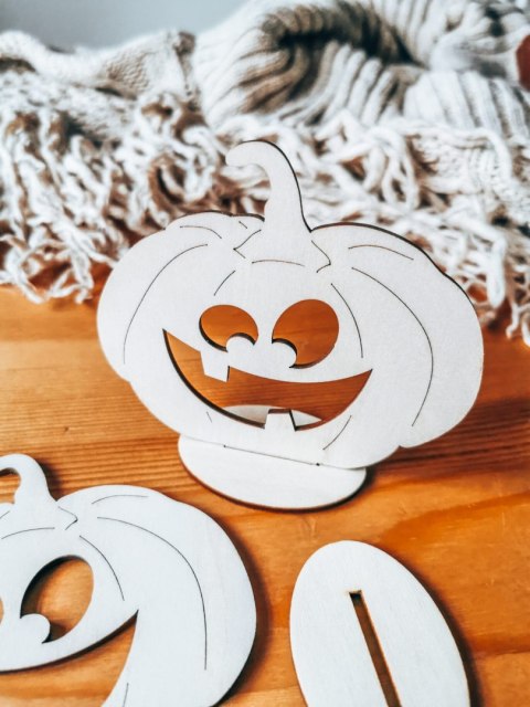 DYNIA 01 z uśmiechem 01/P - figurka z podstawką (2szt) (10cm) - do ozdabiania