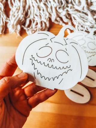 DYNIA 01 z uśmiechem 03 - figurka z podstawką (2szt) (10cm) - do ozdabiania