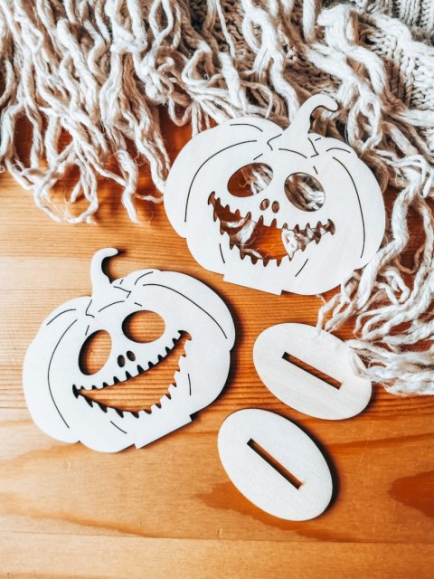 DYNIA 01 z uśmiechem 03/P - figurka z podstawką (2szt) (10cm) - do ozdabiania