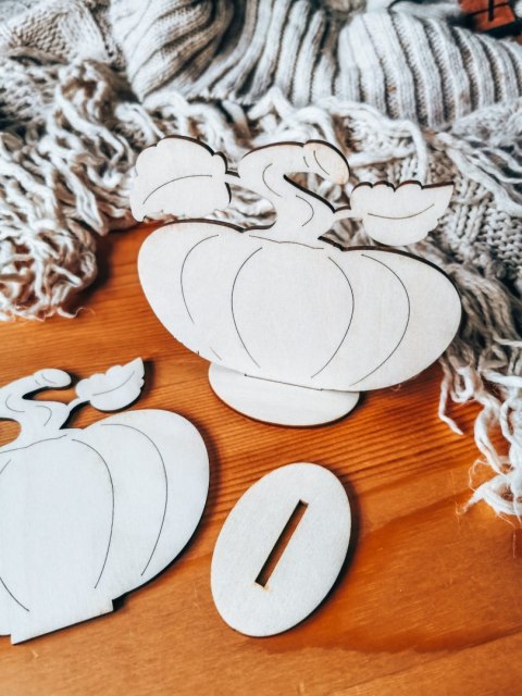 DYNIA 02 - figurka z podstawką (2szt) (10cm) - do ozdabiania