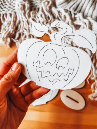 DYNIA 02 z uśmiechem 02 - figurka z podstawką (2szt) (10cm) - do ozdabiania