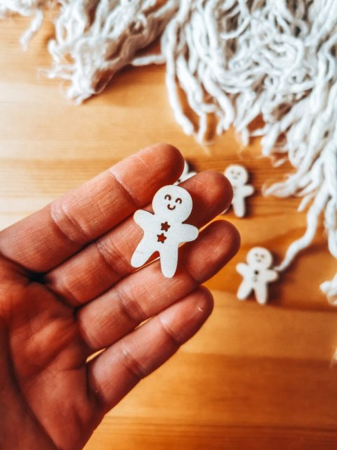 Dekor - CIASTEK 2-5cm (5-10 szt) - - - (dekorek, scrapka, skrapka, drewienko, pierniczek, piernikowy ludzik)