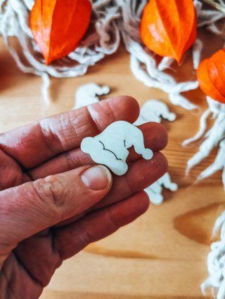 Dekor - CZAPKA MIKOŁAJA 2-5cm (5-10 szt) - - - (dekorek, scrapka, skrapka, drewienko, czapeczka)