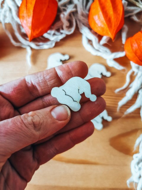 Dekor - CZAPKA MIKOŁAJA 2-5cm (5-10 szt) - - - (dekorek, scrapka, skrapka, drewienko, czapeczka)