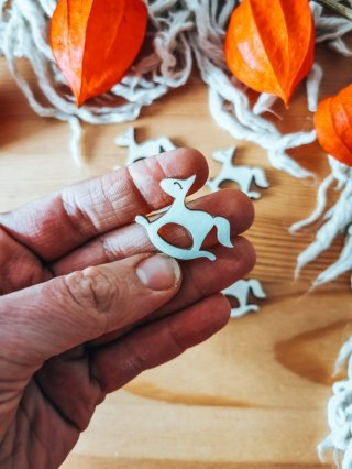 Dekor - KONIK na biegunach 2-5cm (5-10 szt) - - - (dekorek, scrapka, skrapka, drewienko, koń)